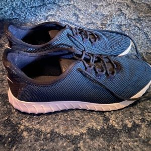 Men’s ever last tennis shoes size 10